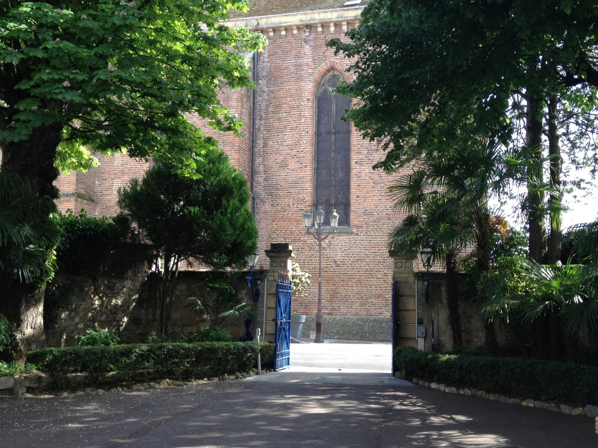 Hotel Chateau Des Jacobins Agen Exterior photo